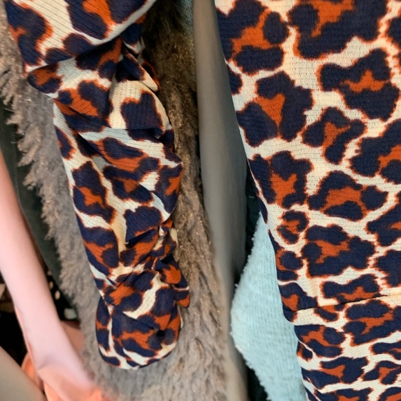 Beautiful Dian Avon Fostenberg dress ew but never worn. Very xlimmingdress - Picture 4 of 4